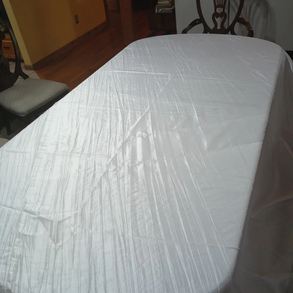 White oval tablecloth polyester 128